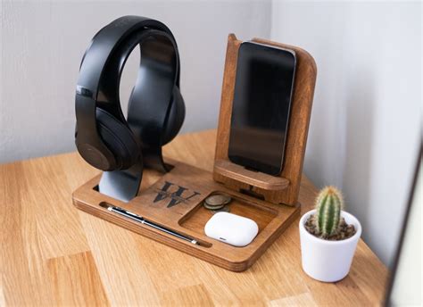 Headphone holder 